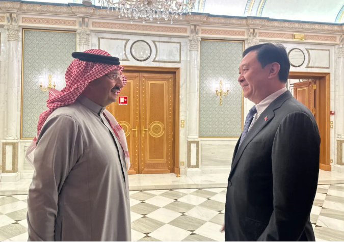 常华大使拜会沙特阿西尔省省长图尔基亲王