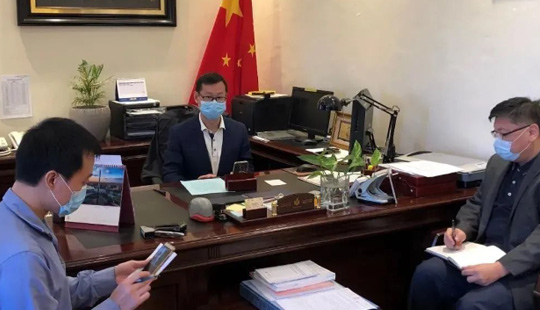 驻沙特使馆视频连线留学生：“爱心包”凝聚祖国关怀和牵挂